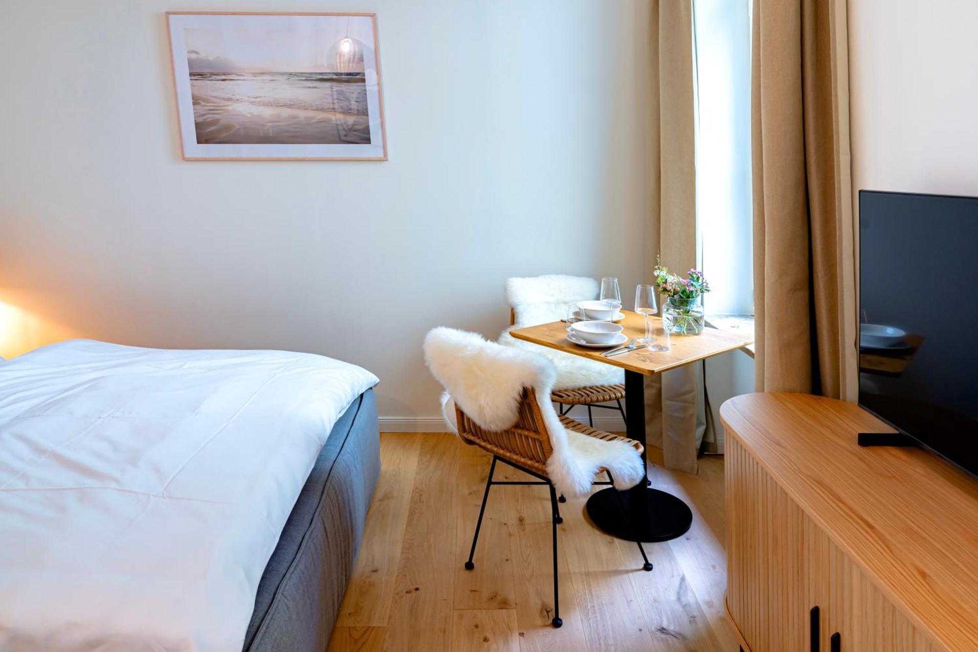 Kapitaenshaus Friedrich Franz - Premium Apartments 200 Meter Vom Strand Und Alten Strom Rostock Room photo
